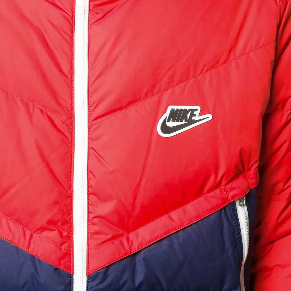 Пуховик в стиле колор-блок Пуховик в стиле колор-блок