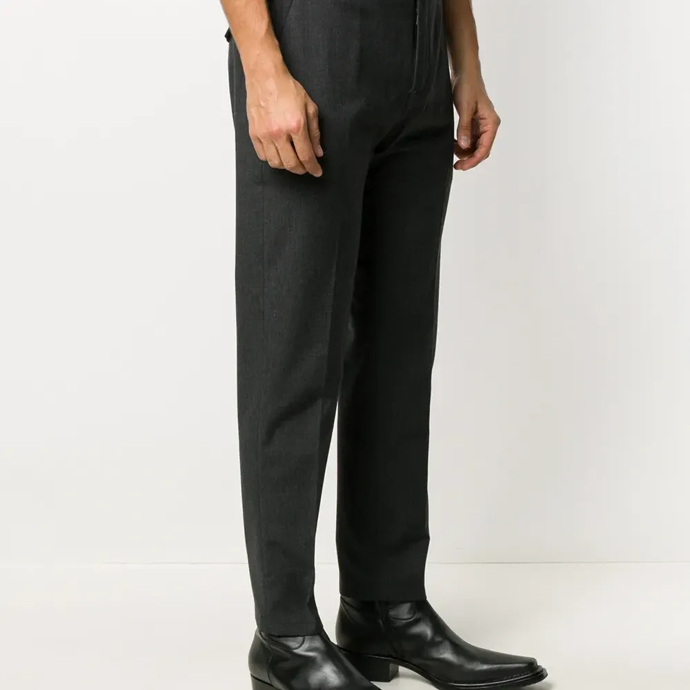 Брюки кроя слим