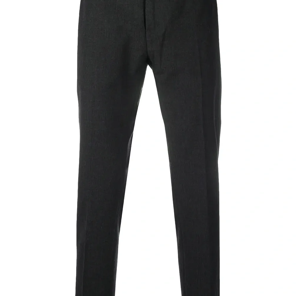 Брюки кроя слим