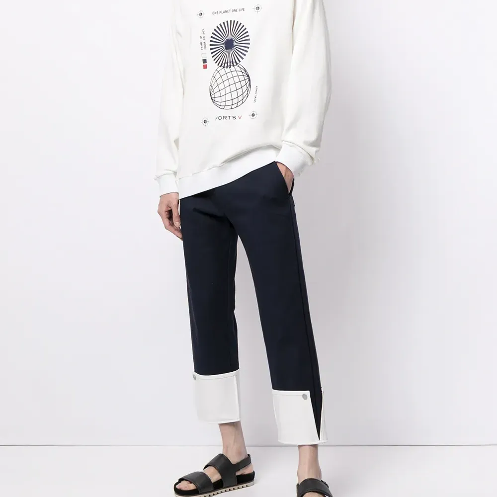 толстовка с надписью One Planet One Life