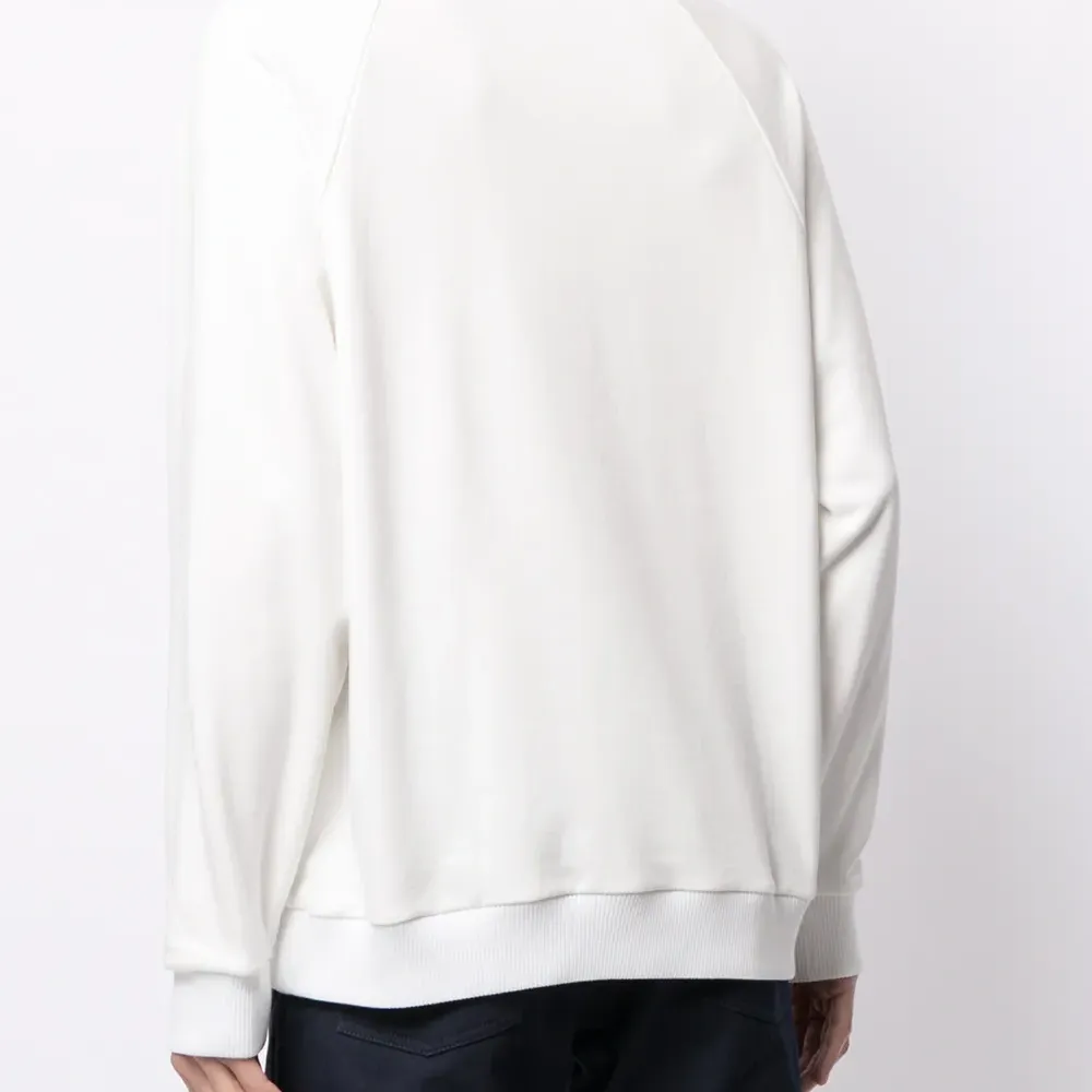 толстовка с надписью One Planet One Life