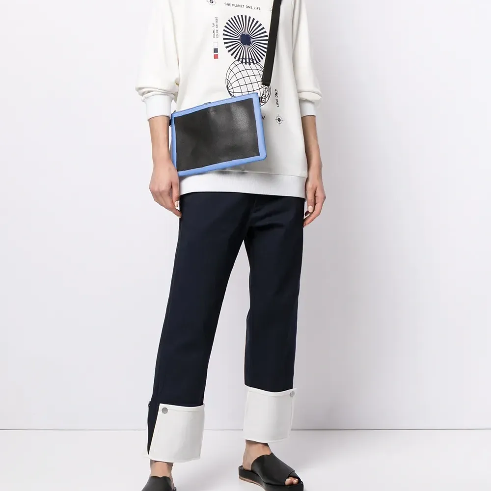 толстовка с надписью One Planet One Life