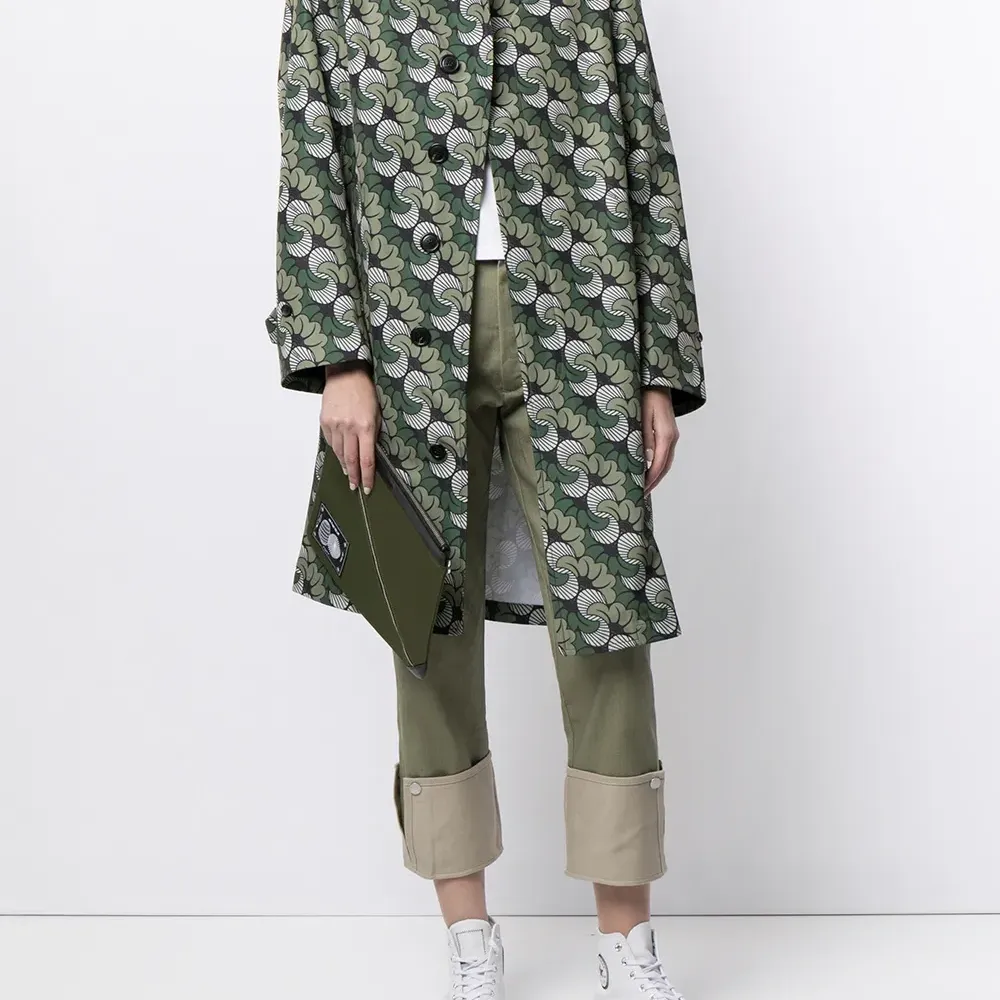 Брюки с контрастными подворотами