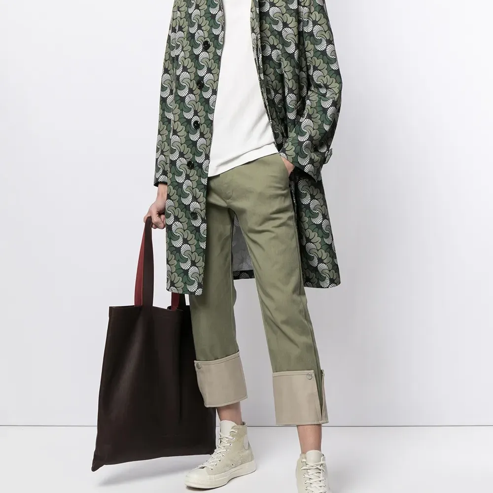 Брюки с контрастными подворотами