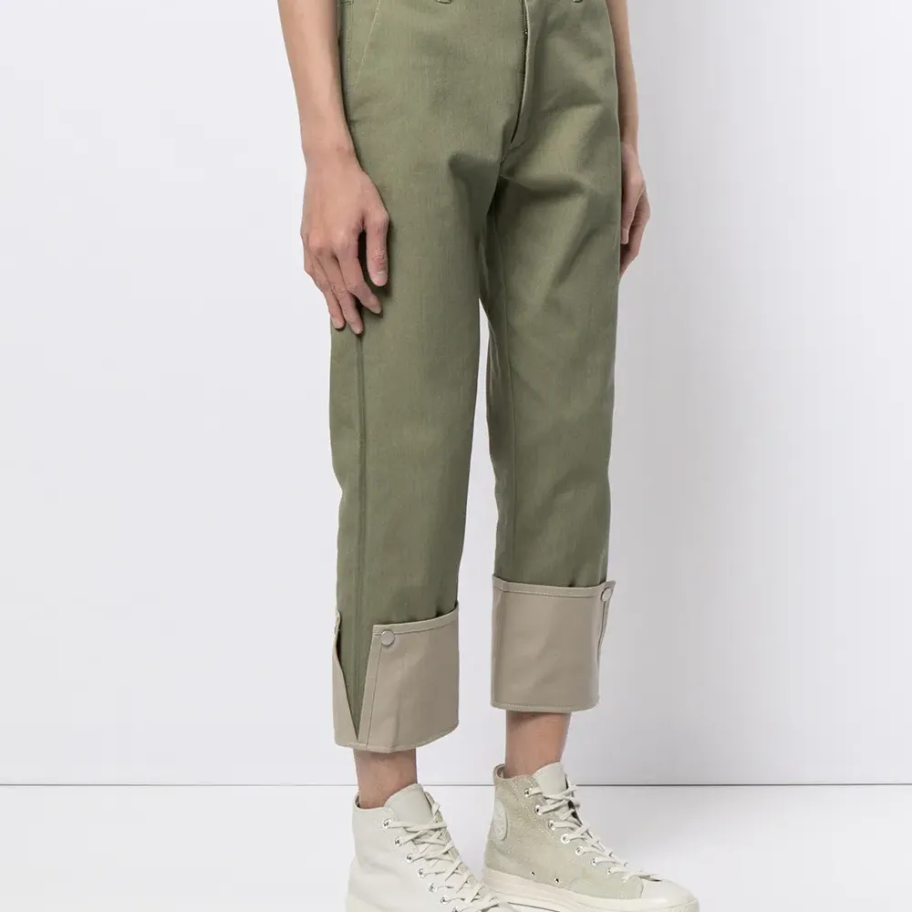 Брюки с контрастными подворотами