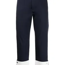 Брюки чинос с подворотами и контрастной отделкой