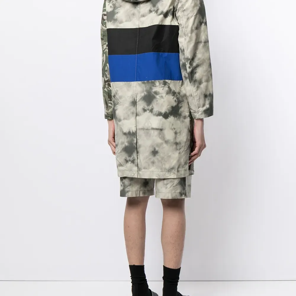 пальто на молнии с камуфляжным принтом