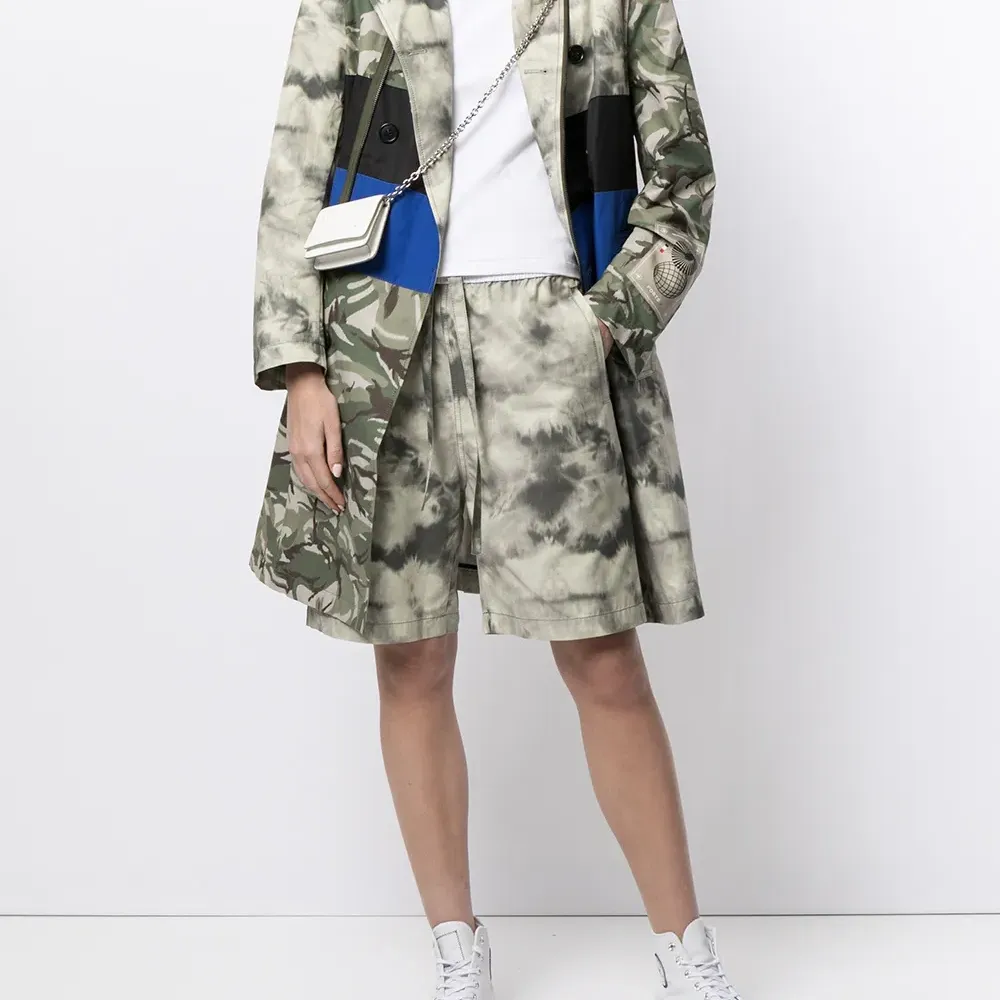 пальто на молнии с камуфляжным принтом