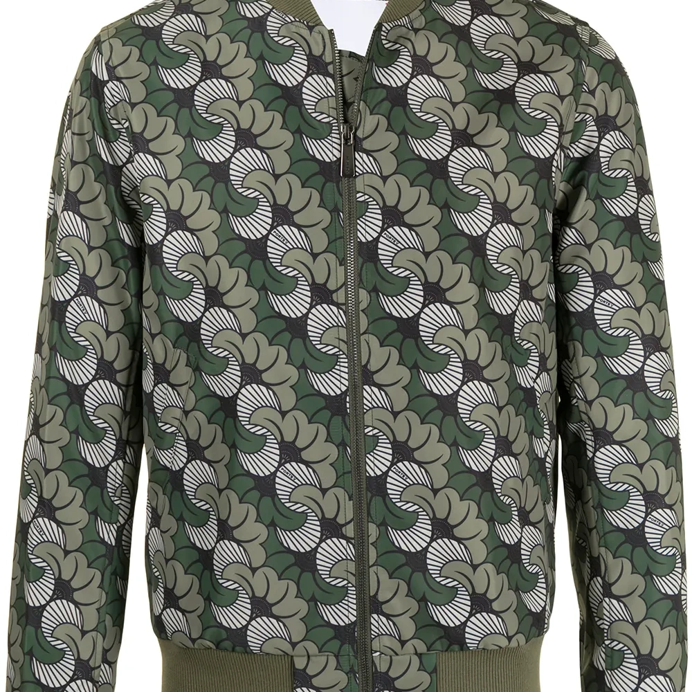 бомбер с абстрактным принтом