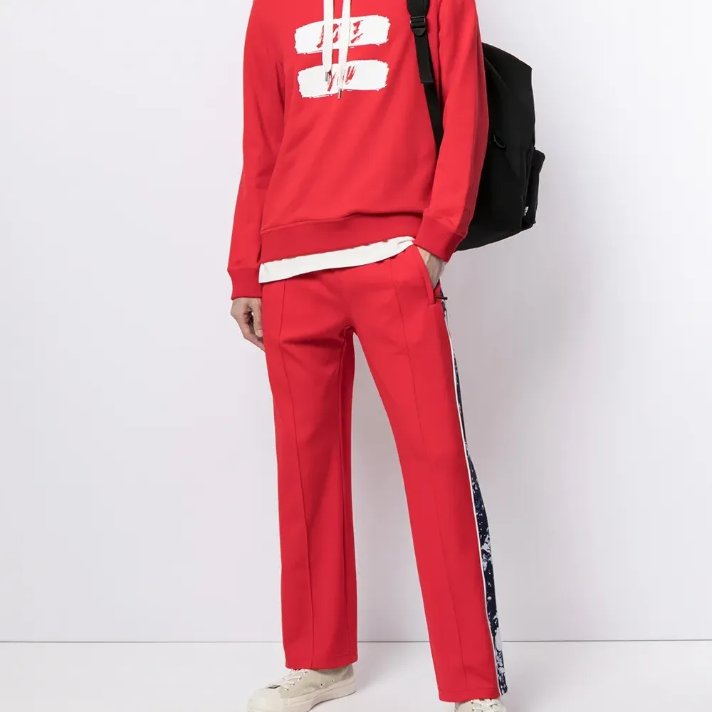 худи с кулиской и логотипом