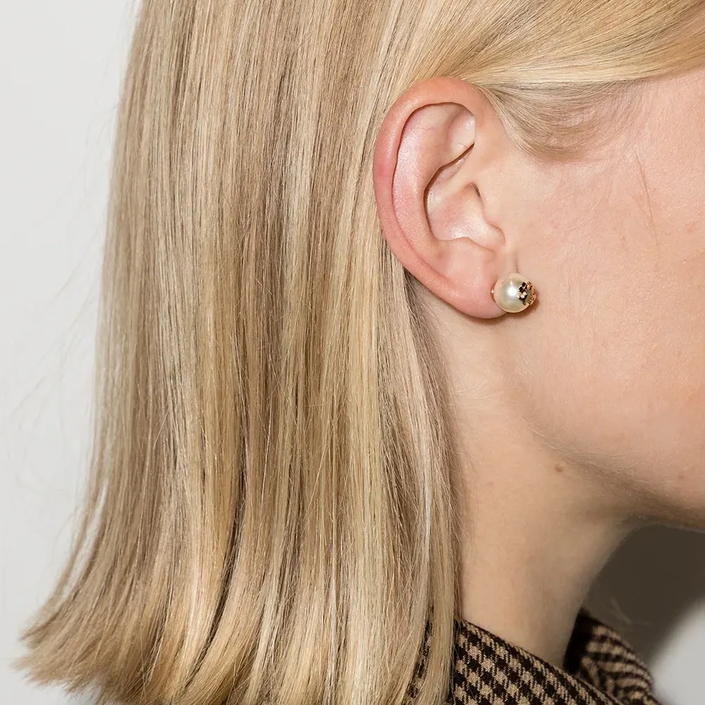 Серьги-гвоздики с логотипом