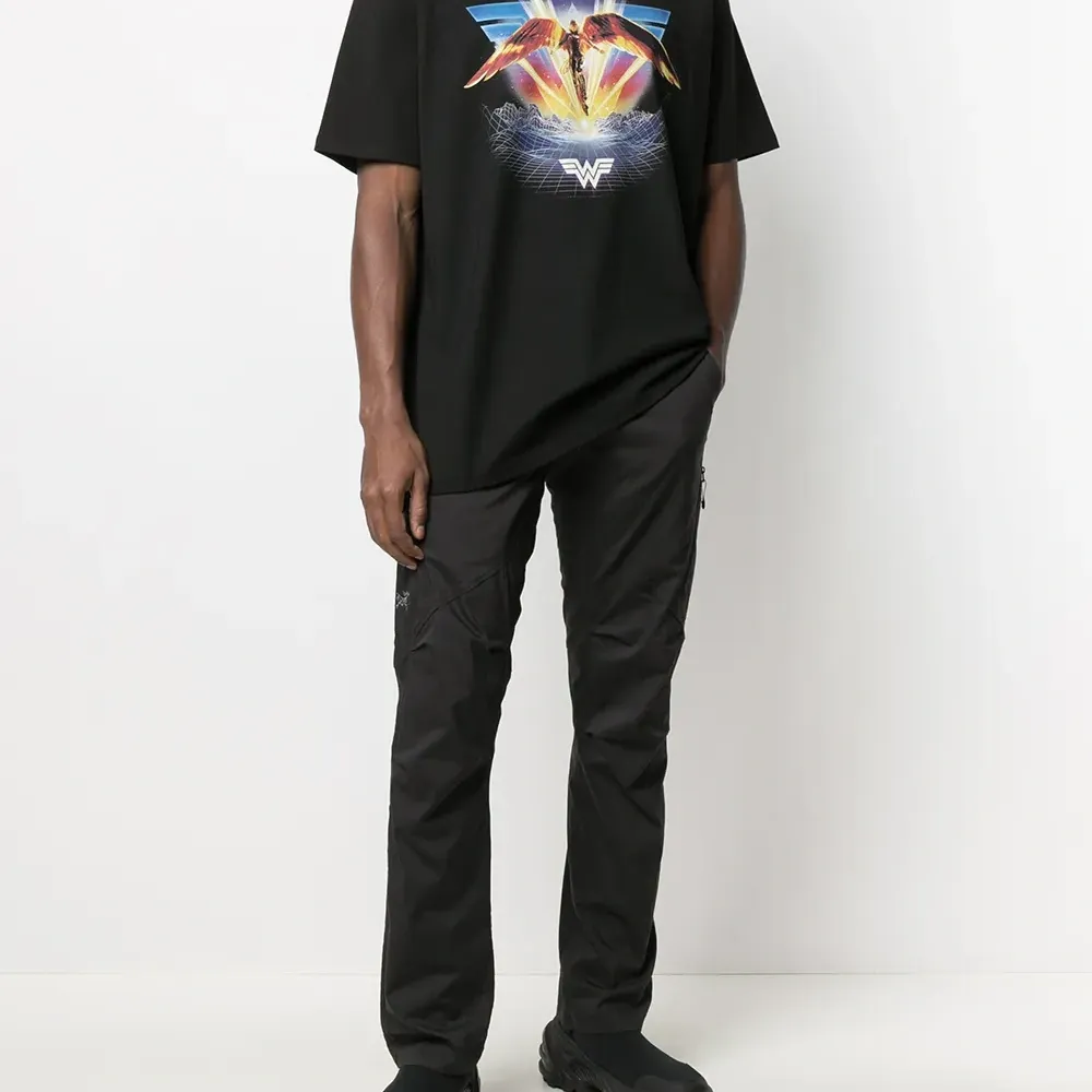 Футболка с графичным принтом