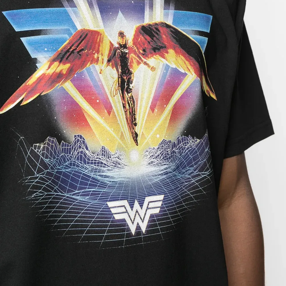 Футболка с графичным принтом