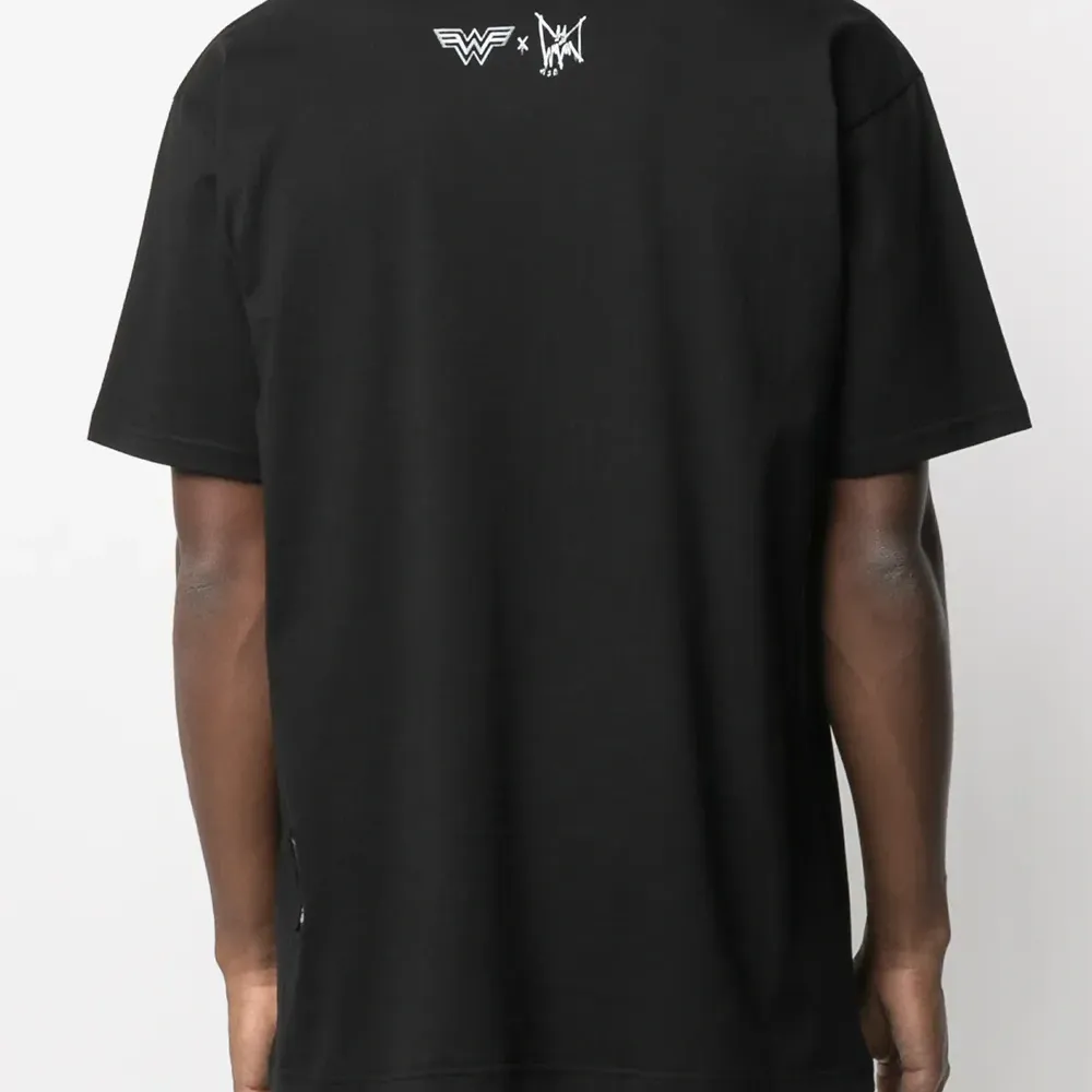 Футболка с графичным принтом