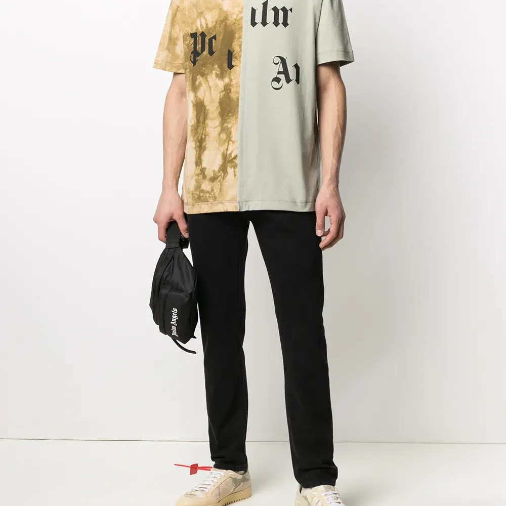 Футболка со вставками и логотипом