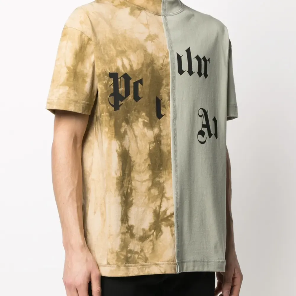 Футболка со вставками и логотипом