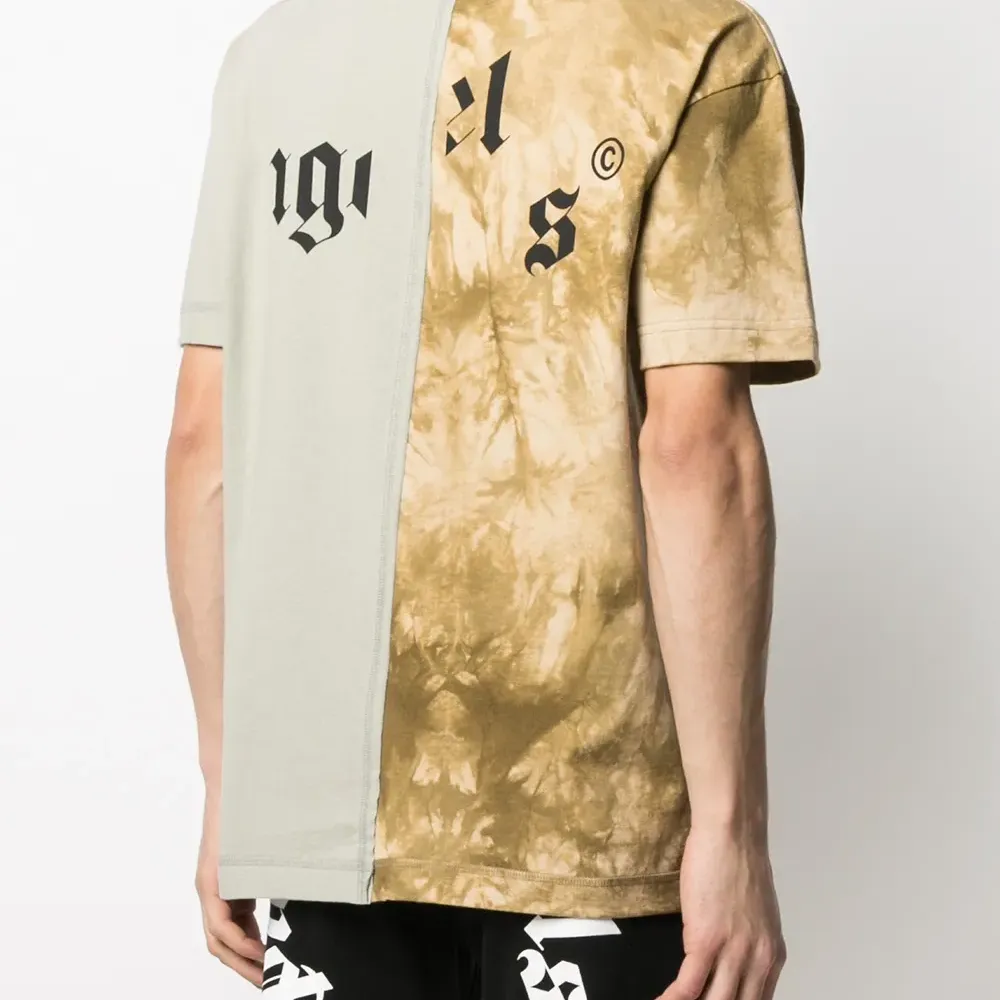 Футболка со вставками и логотипом