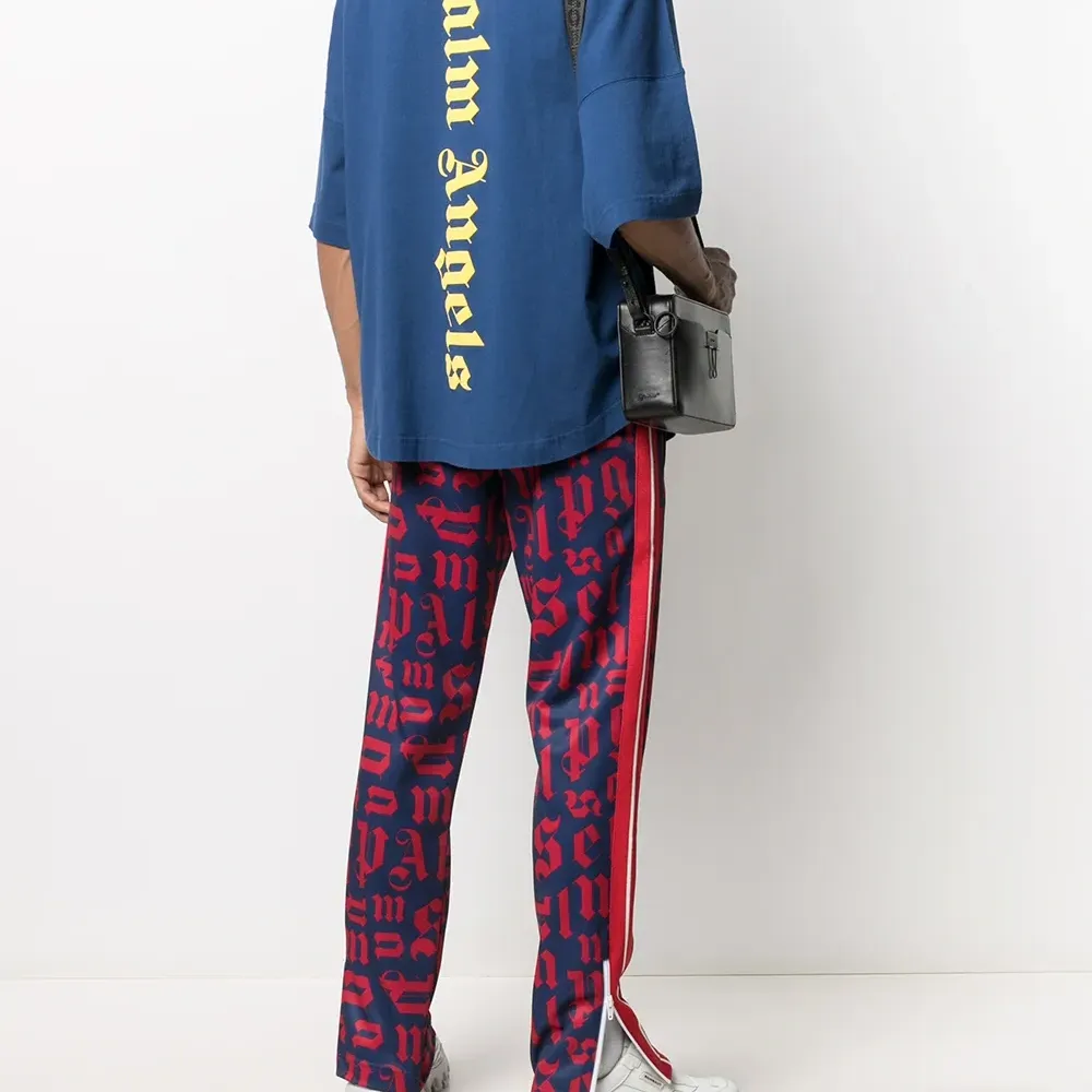 Футболка с логотипом