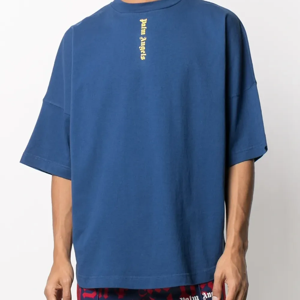 Футболка с логотипом