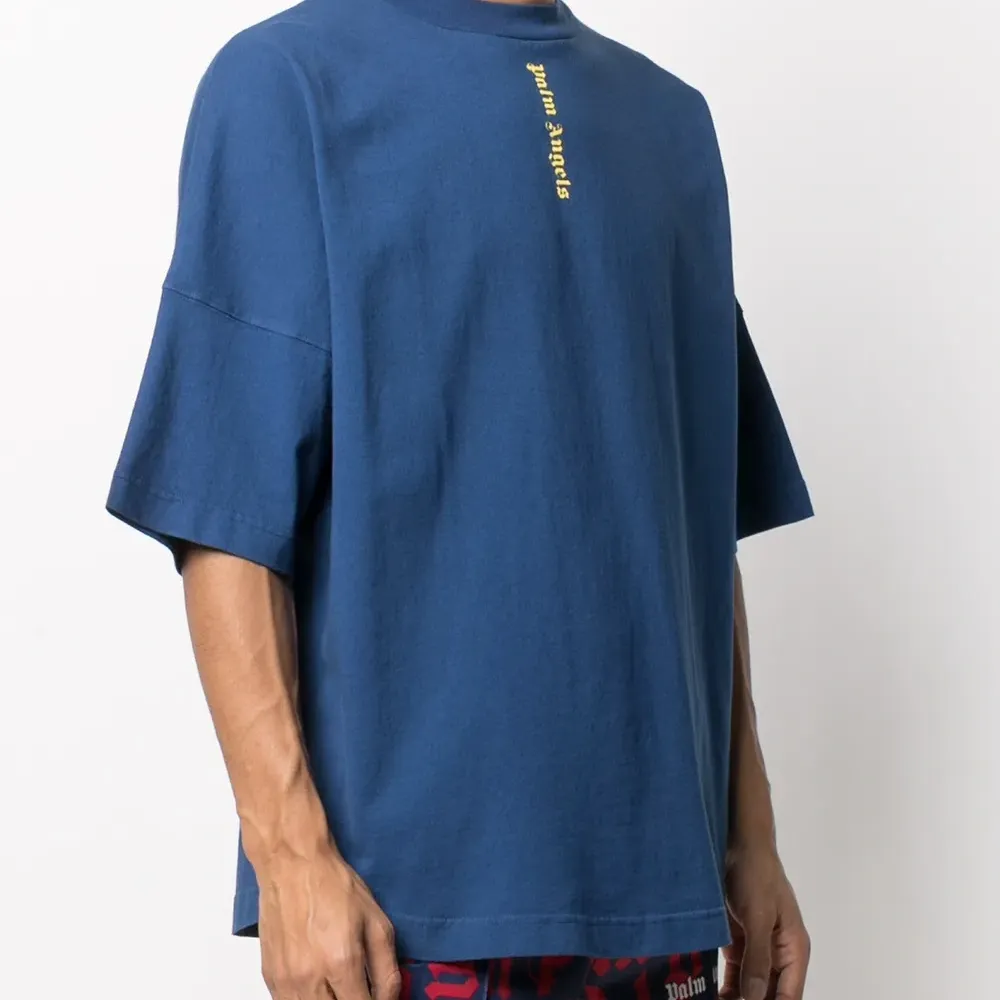 Футболка с логотипом