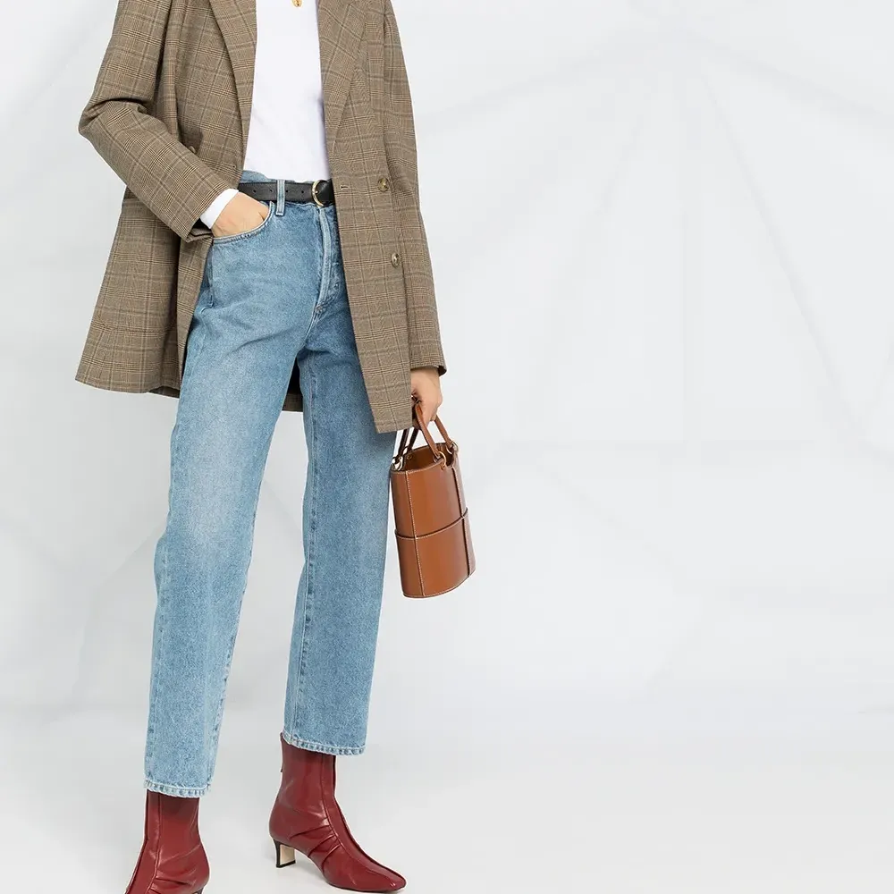 Блузка с высоким воротником