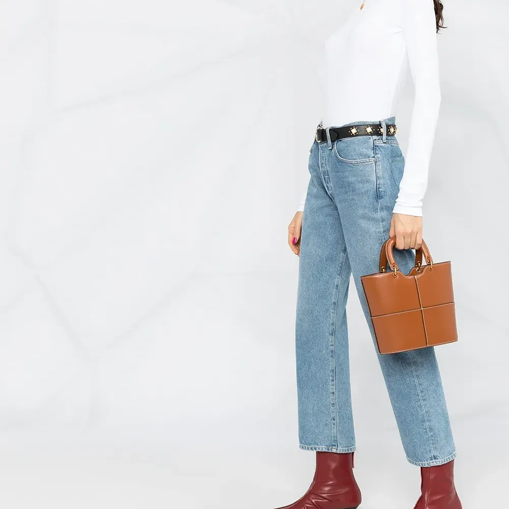 Блузка с высоким воротником