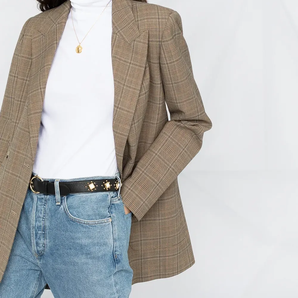 Блузка с высоким воротником