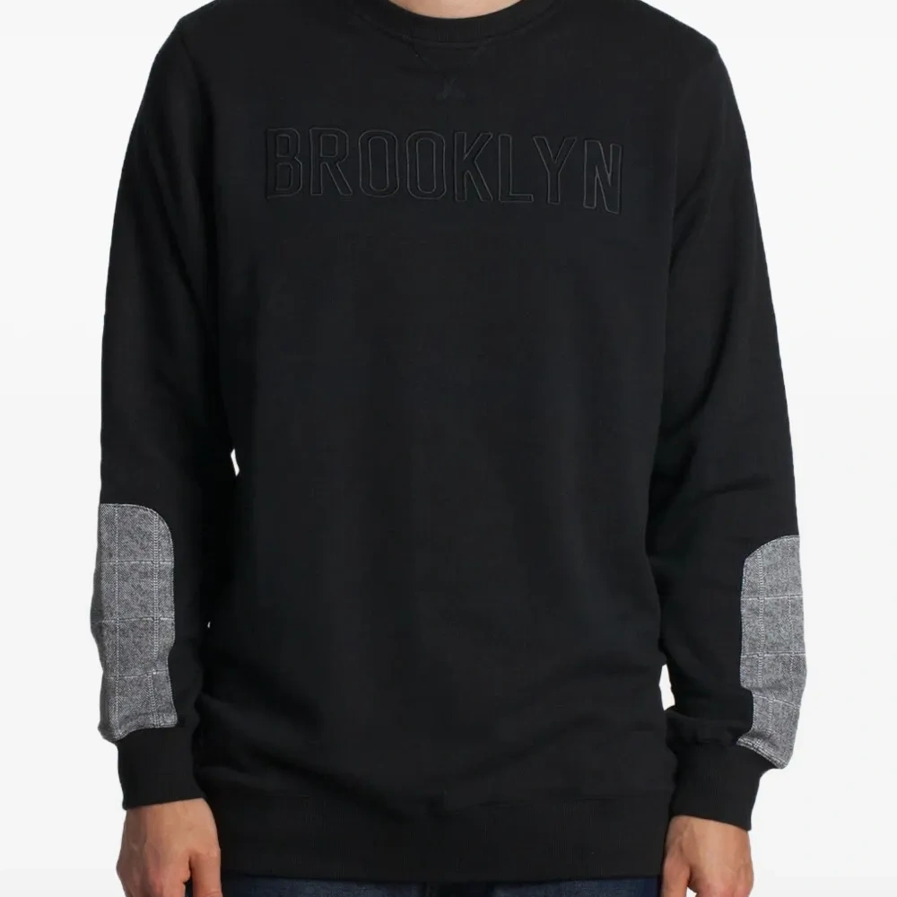 Свитшот с круглым вырезом