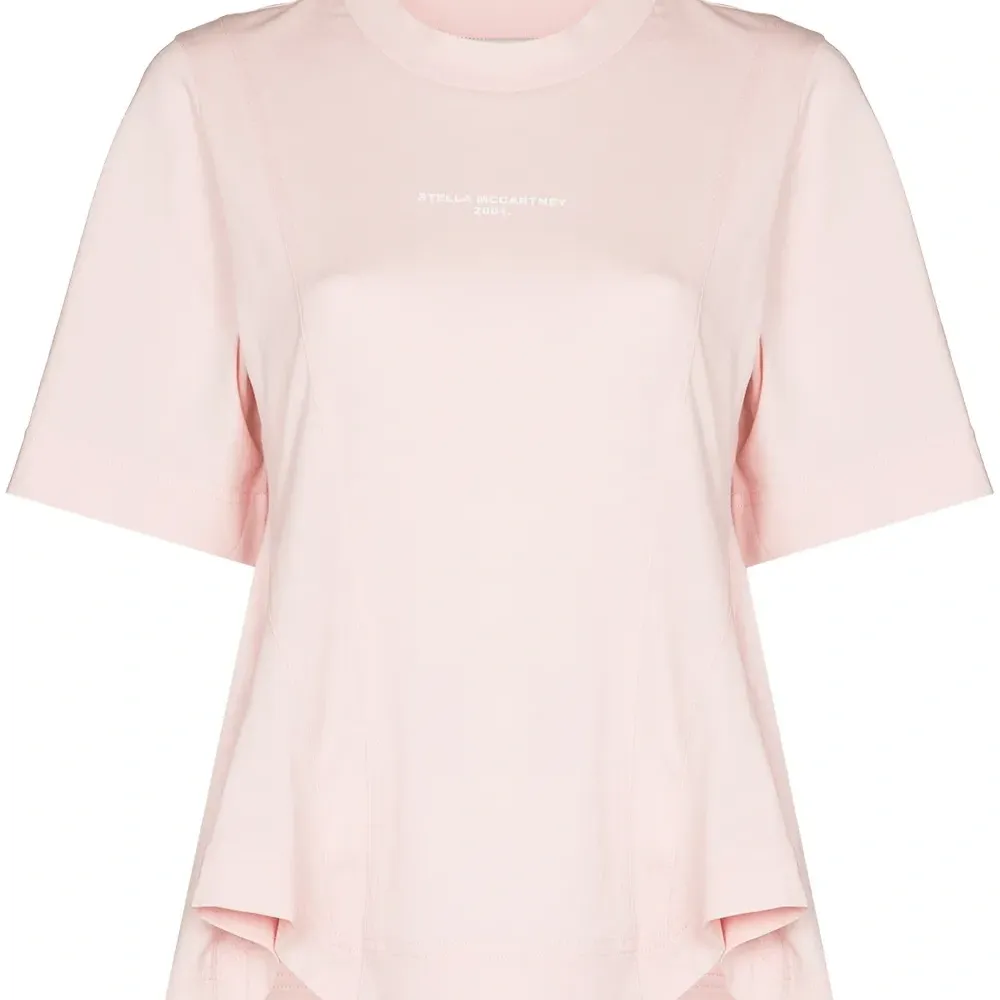 футболка с короткими рукавами и логотипом