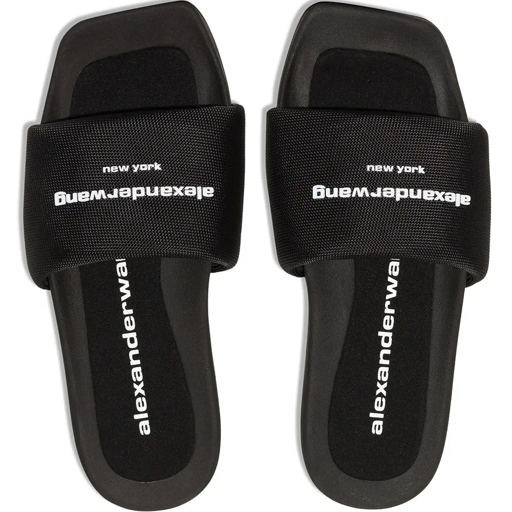 Шлепанцы с логотипом