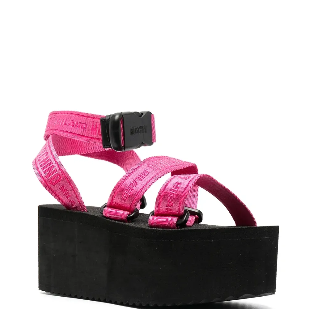 Сандалии на платформе с логотипом