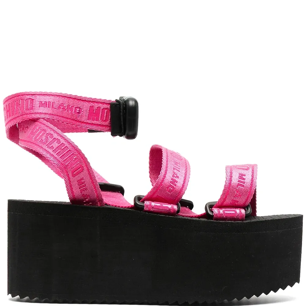 Сандалии на платформе с логотипом