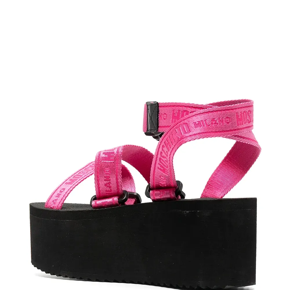 Сандалии на платформе с логотипом