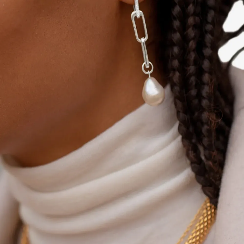 Подвеска Nura из переработанного серебра с барочным жемчугом