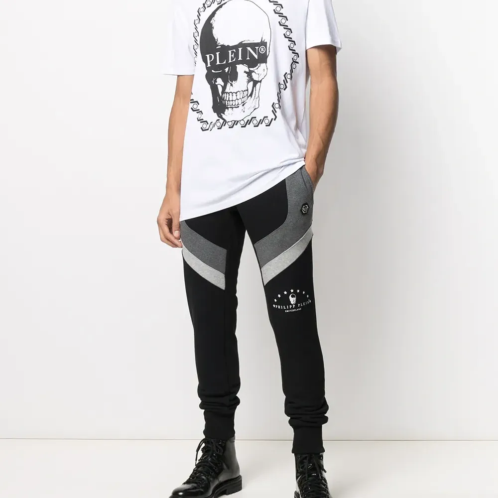 Футболка с круглым вырезом и графичным принтом