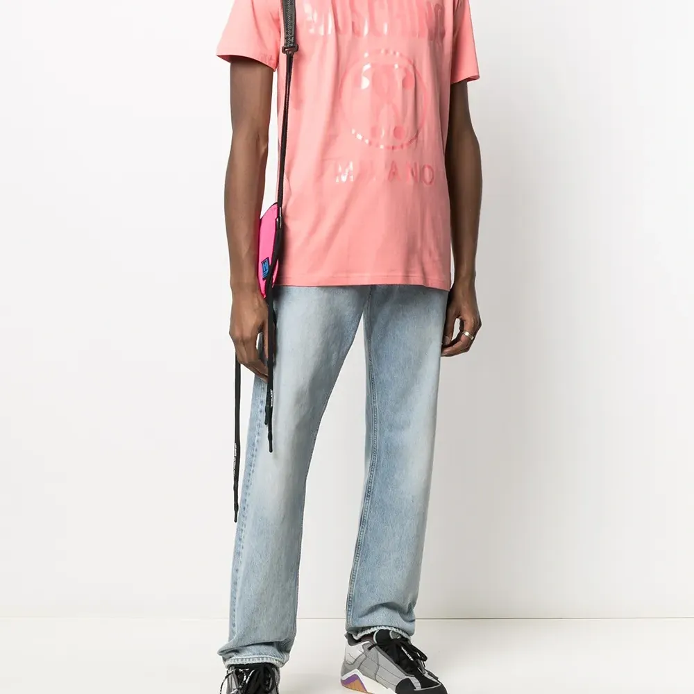 Футболка с логотипом