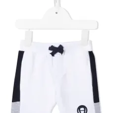 спортивные шорты