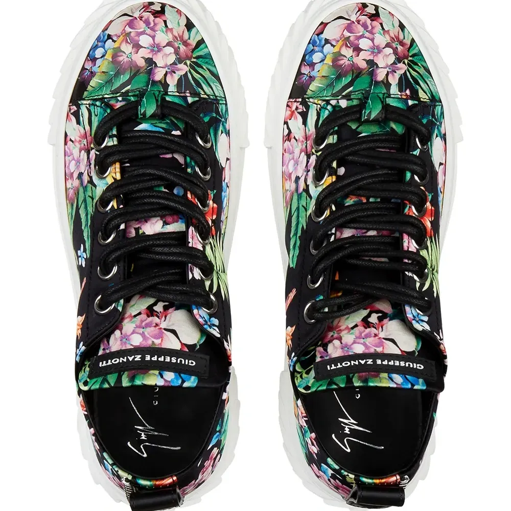 Кеды с цветочным принтом