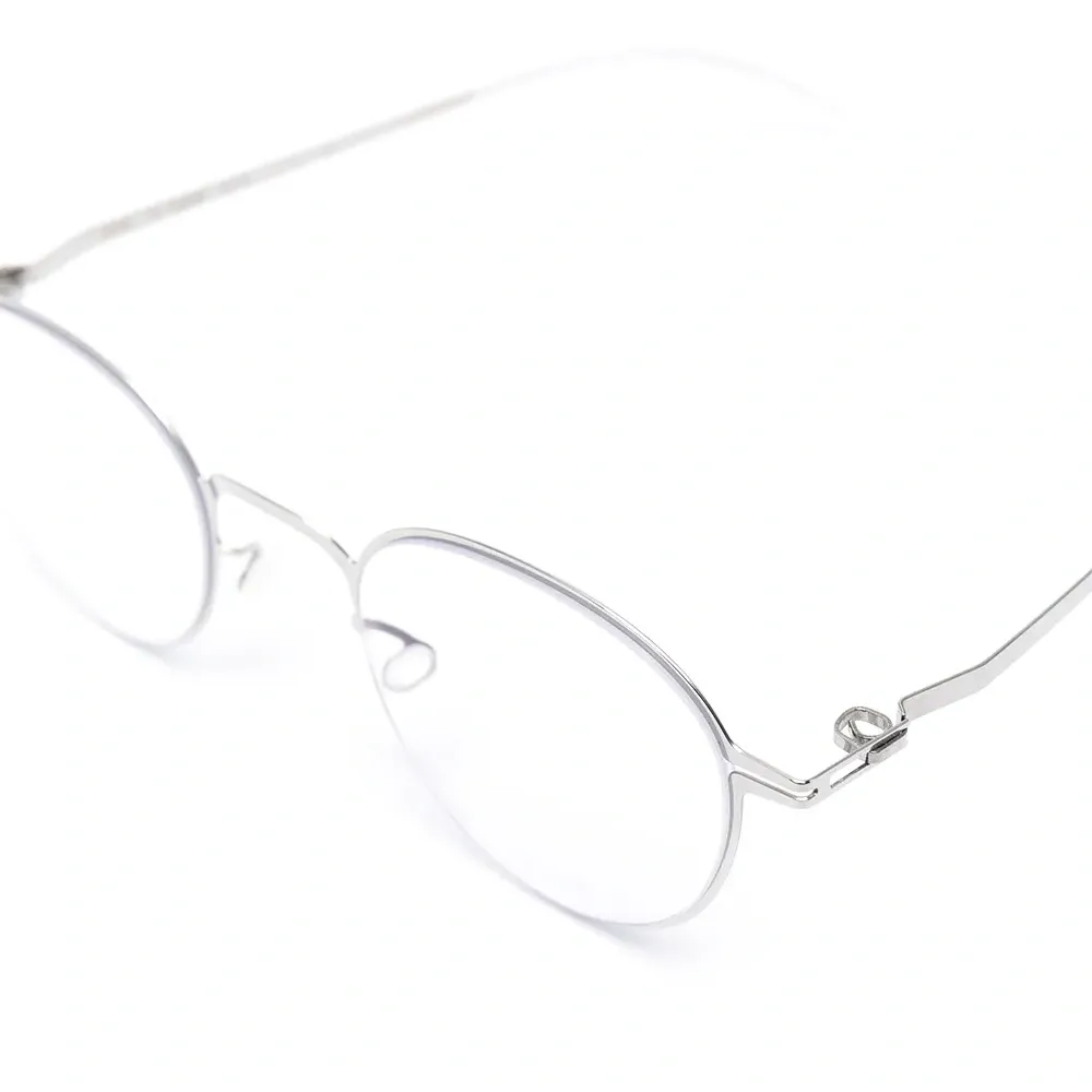 Очки в круглой оправе