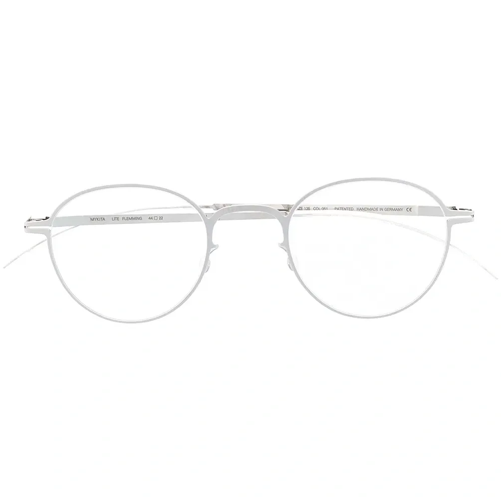 Очки в круглой оправе