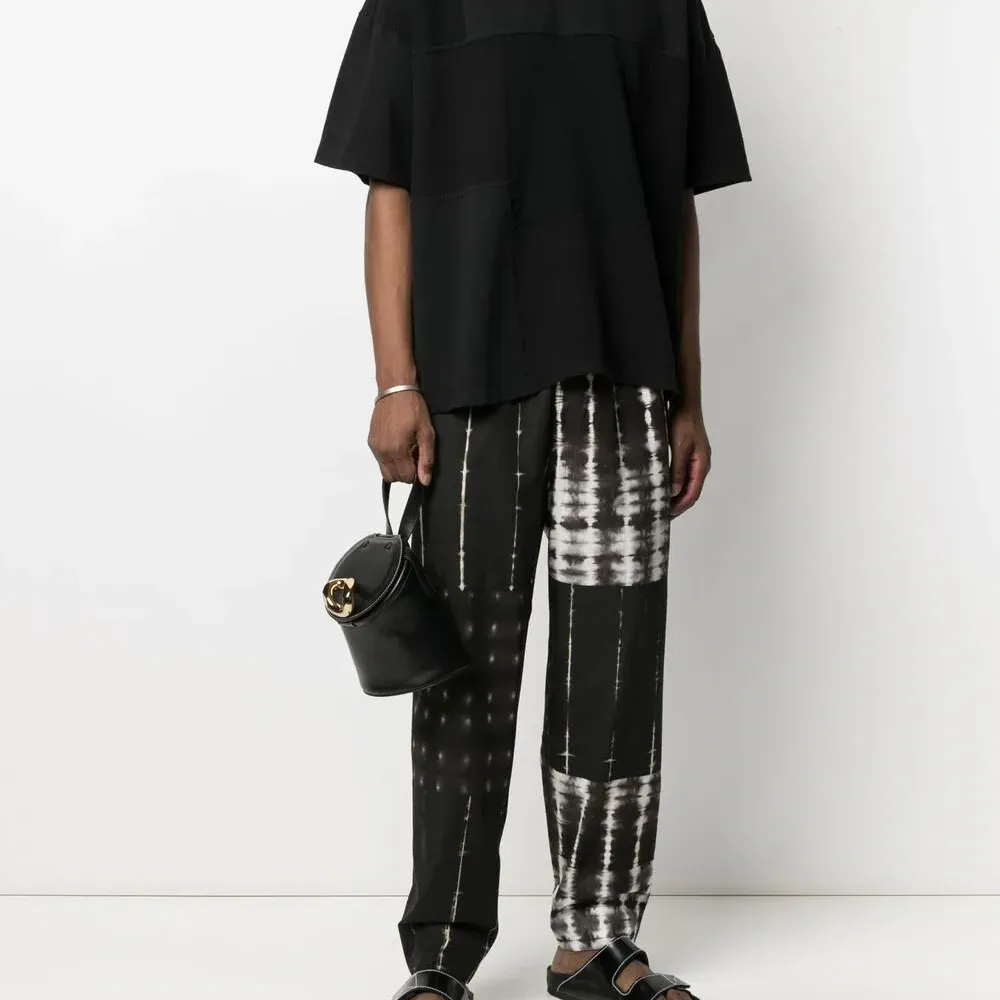 футболка с вышитым логотипом