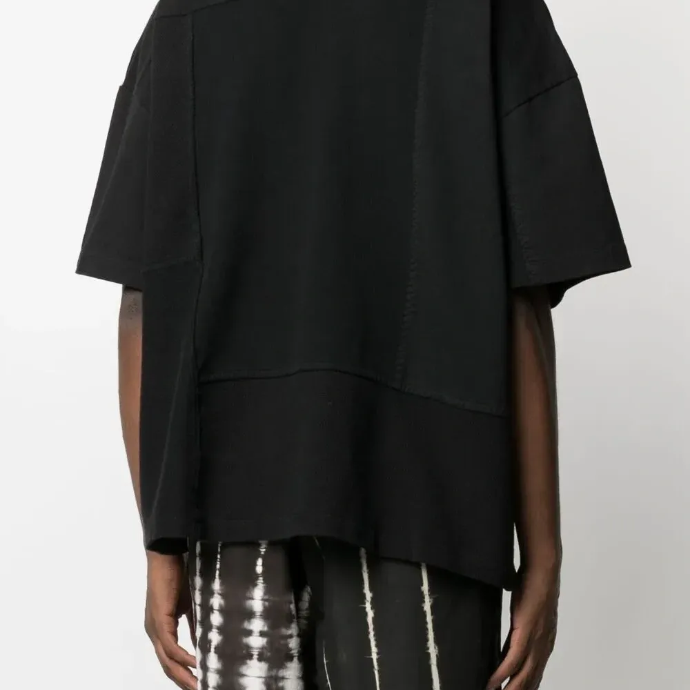 футболка с вышитым логотипом