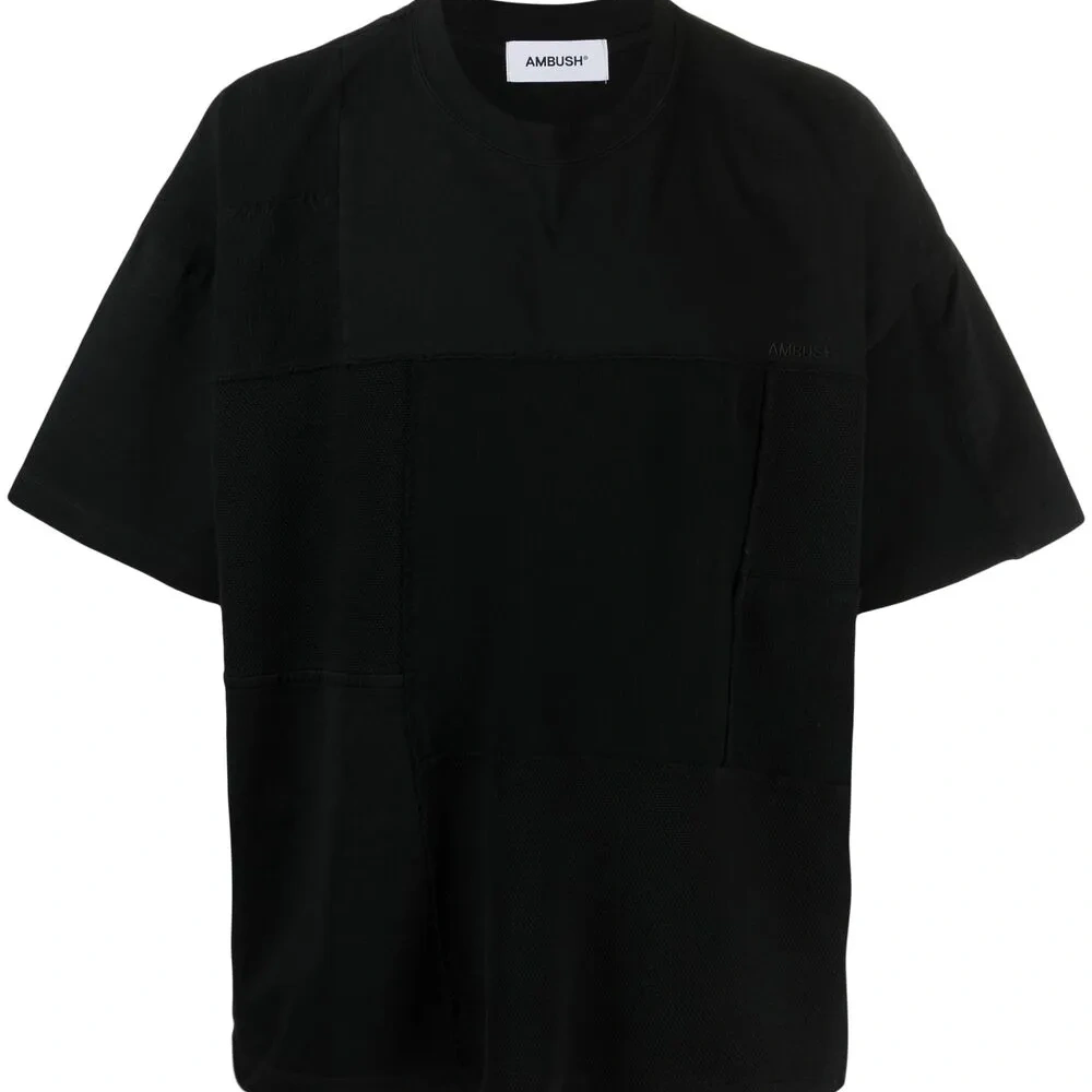 футболка с вышитым логотипом