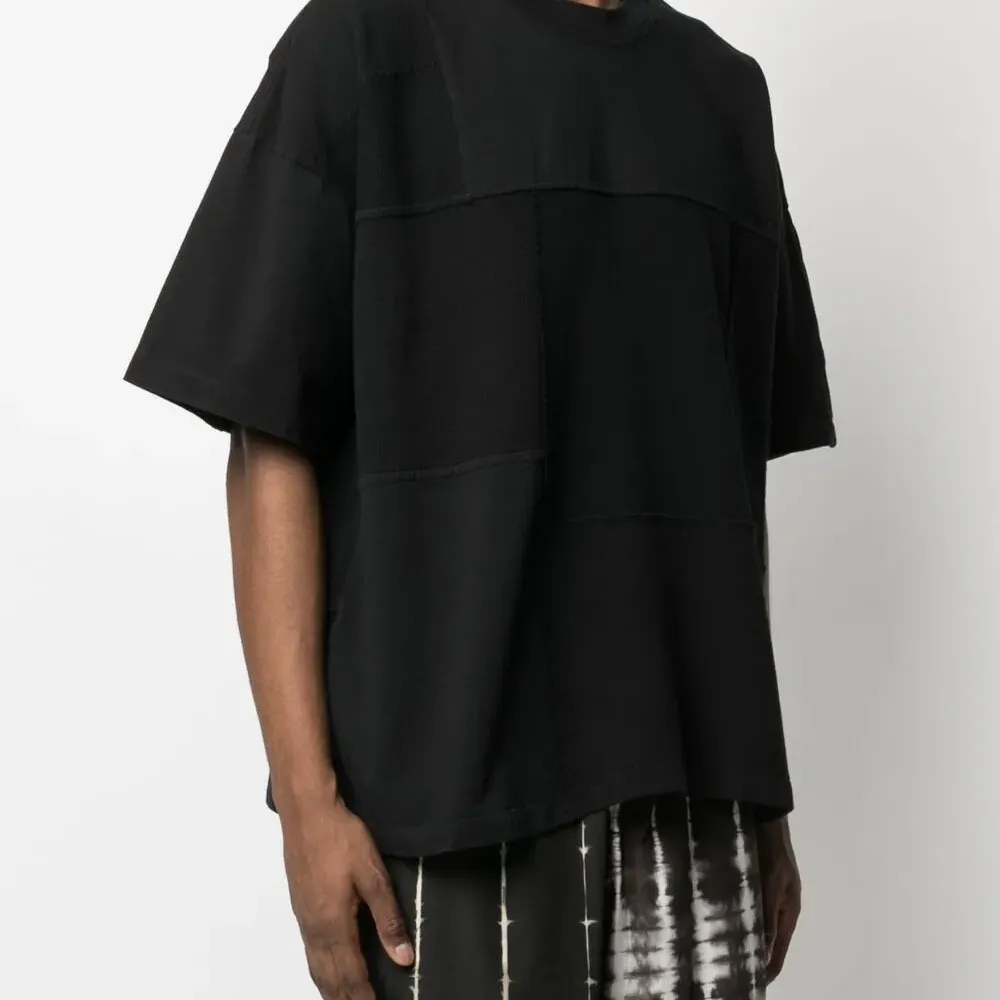 футболка с вышитым логотипом