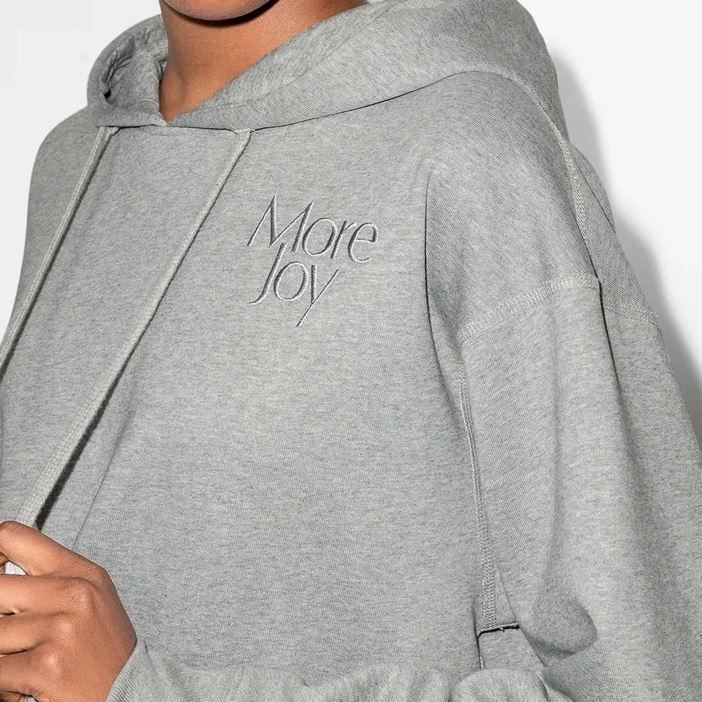 Укороченное худи с вышитым логотипом