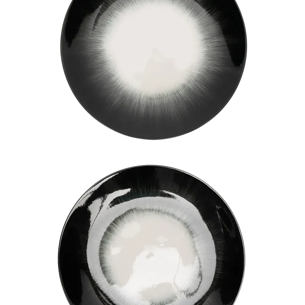 Комплект из двух фарфоровых тарелок