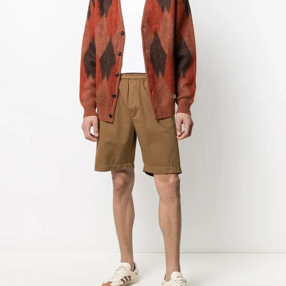 Футболка с вышитым логотипом