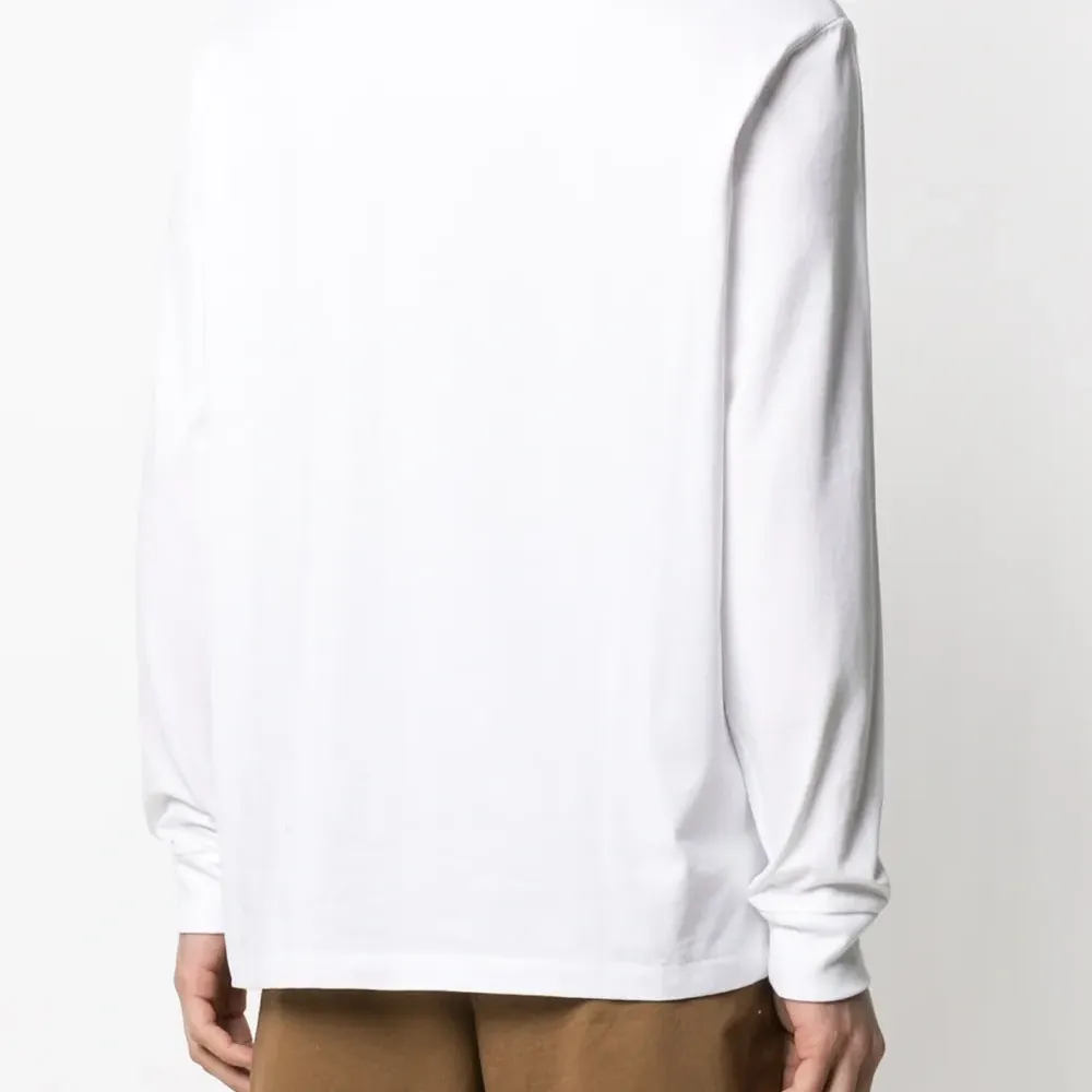 Футболка с вышитым логотипом