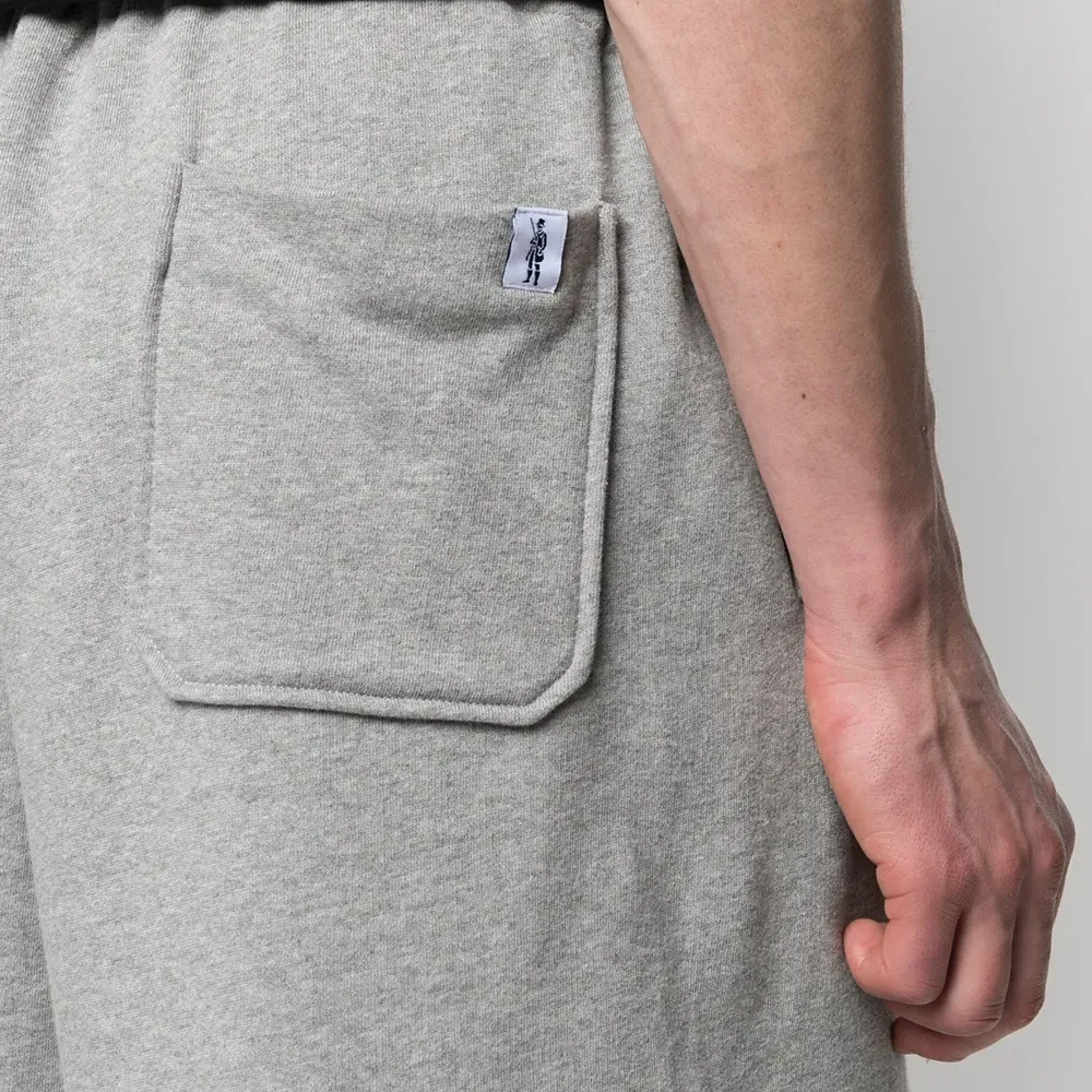 Спортивные шорты