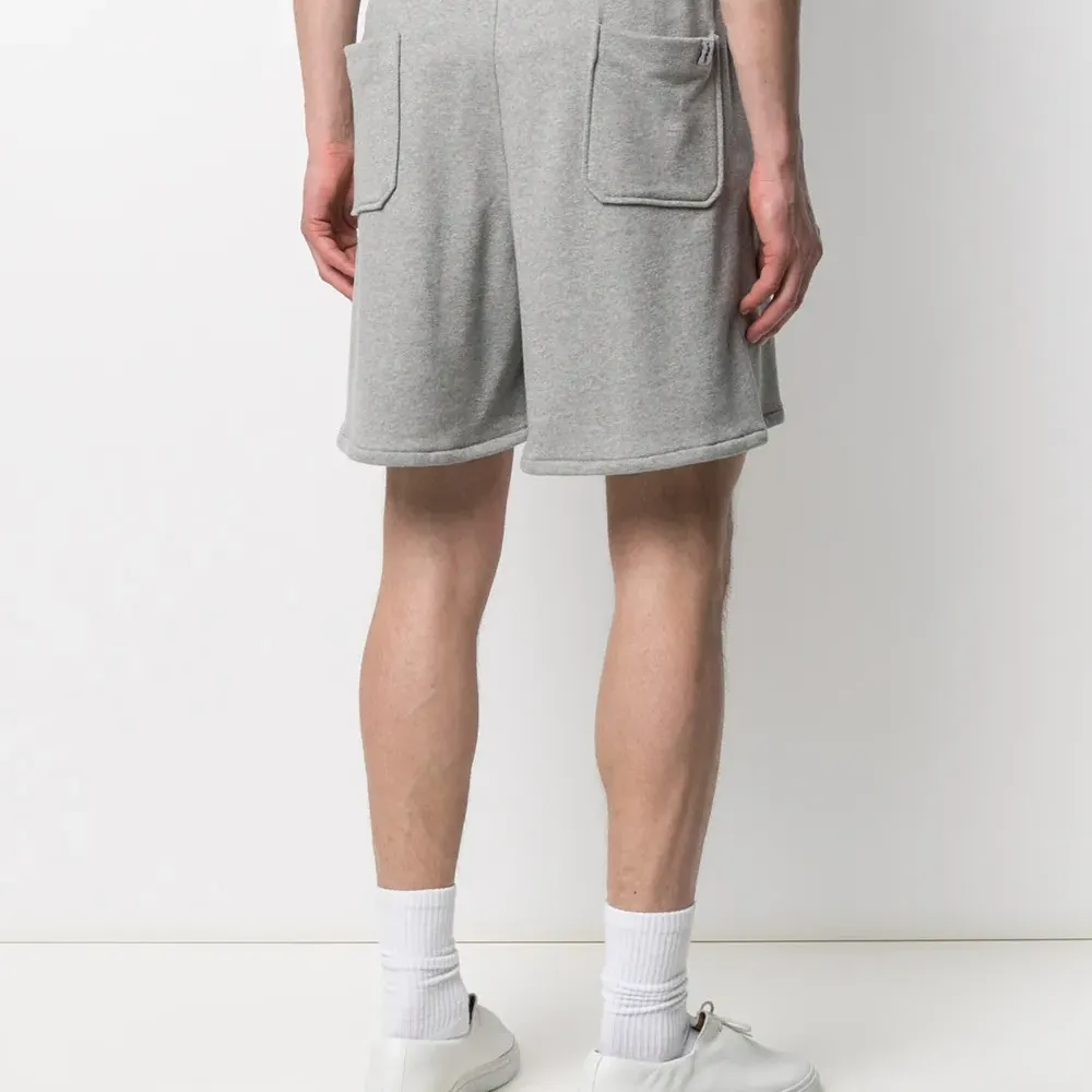 Спортивные шорты